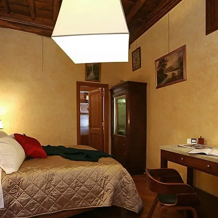 La Casa Dell'orologio Di Palazzo Berardi * Rome