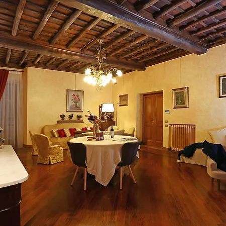 La Casa Dell'orologio Di Palazzo Berardi *