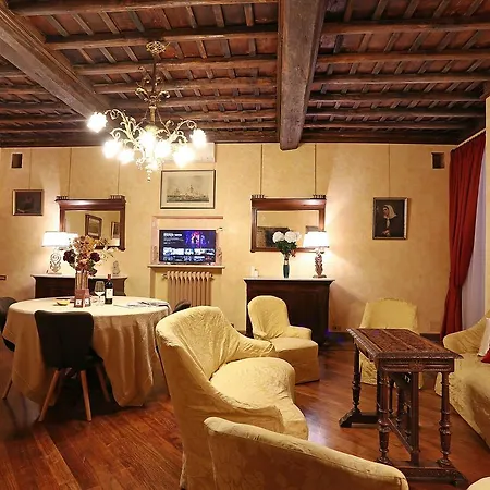 La Casa Dell'orologio Di Palazzo Berardi * Rome