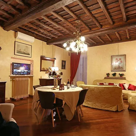 La Casa Dell'orologio Di Palazzo Berardi Rome